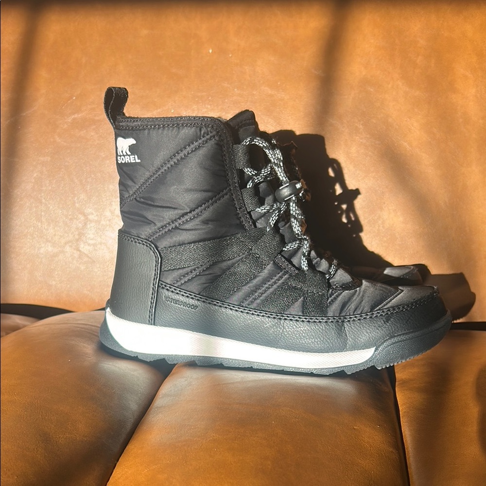 Sorel Kids Black Winter Snow Boots Pull On with Laces, size 3